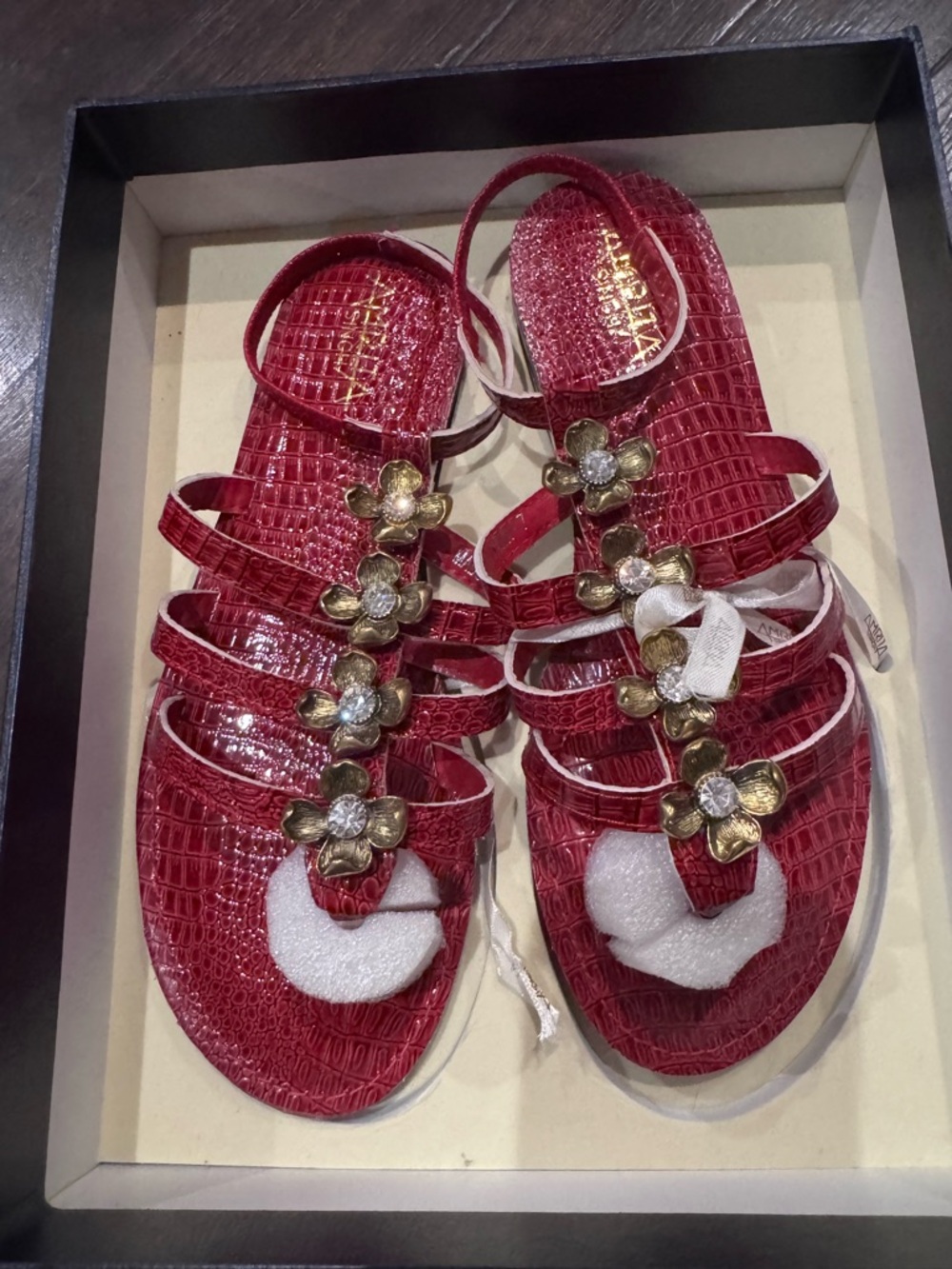 Amrita Singh Red Croc Strappy Sandals Rhinestone Flower Size 7 NIB
